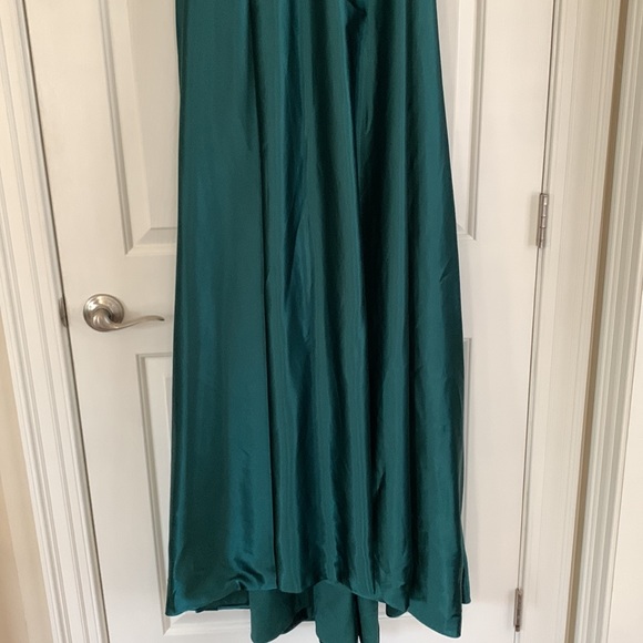 Stunning Jade Green Gown - Picture 4 of 9